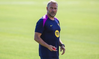 巴萨新帅弗里克用西班牙语承诺新赛季辉煌：无借口，全力以赴！