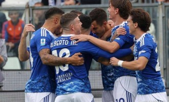 7场8球爆发，阿根廷新星，能否接班梅西？
        
    7场8球爆发，阿根廷新星，能否接班梅西？