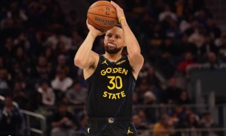 勇士官方：库里右腿股四头肌挫伤 将接受MRI检查