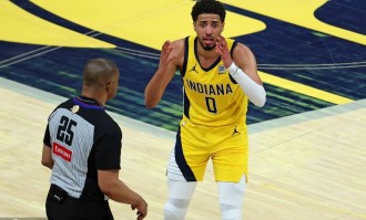 哈里伯顿复苏轰准三双 总决赛前三场合计0罚球