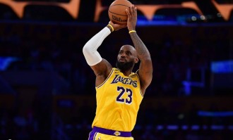 詹姆斯20+7+10肯纳德10分 湖人擒勇士3连胜