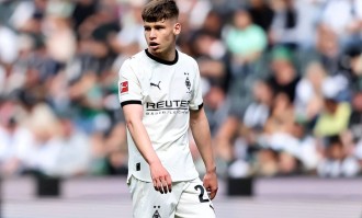 21岁德甲后防小将横空出世，新一代德国希望星，3大英超豪门疯抢